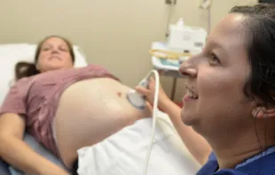 A patient sees her growing baby during an ultrasound conducted at a check-up. Jacob Sippel|Wikipedia|CC BY-SA 4.0